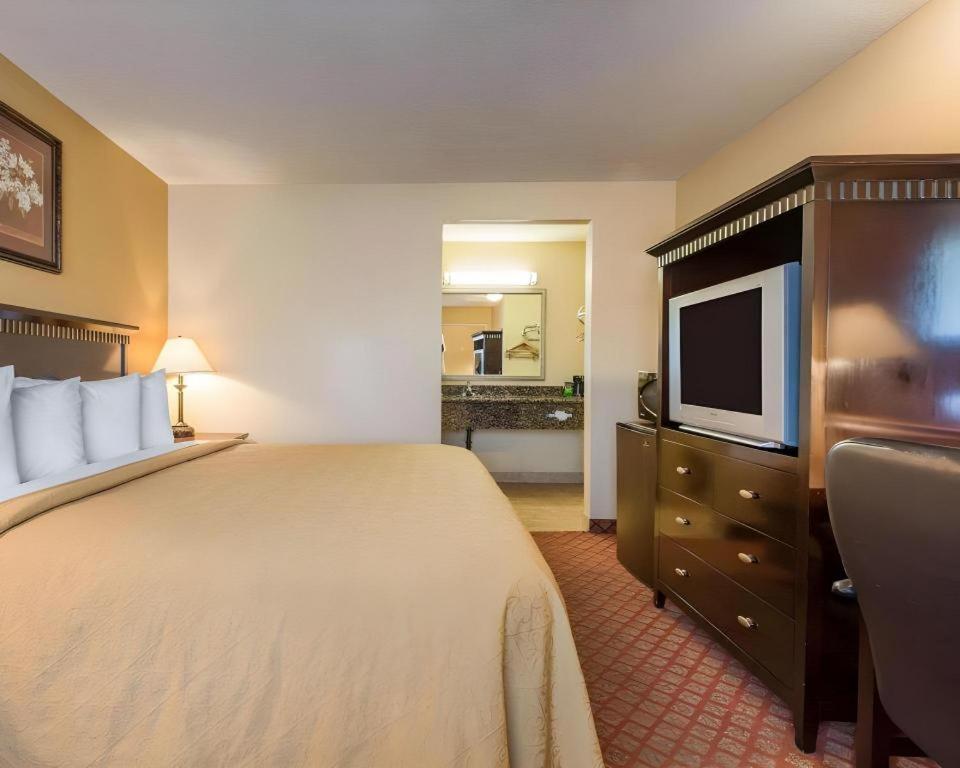 Quality Inn San Bernardino Bagian luar foto